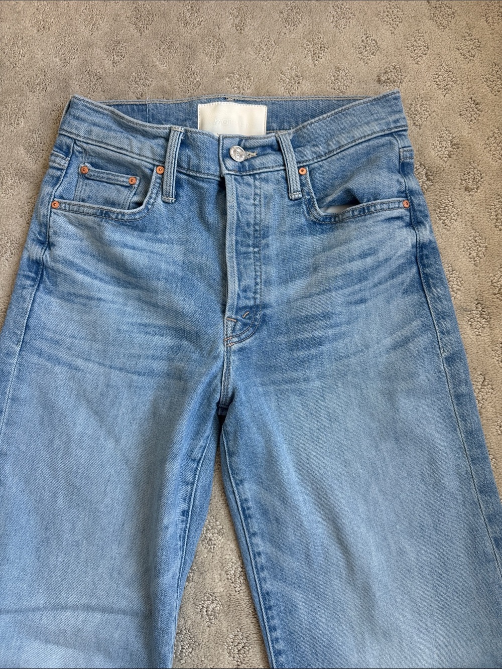 MOTHER JEANS ( THE TOMCAT ROLLER SKIMP)